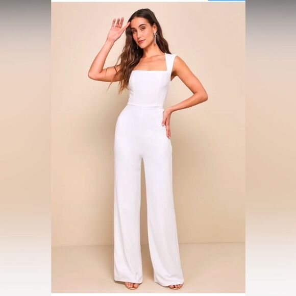 Lulus Enticing Endeavors White Jumpsuit size M in the color white NWT - Picture 2 of 10